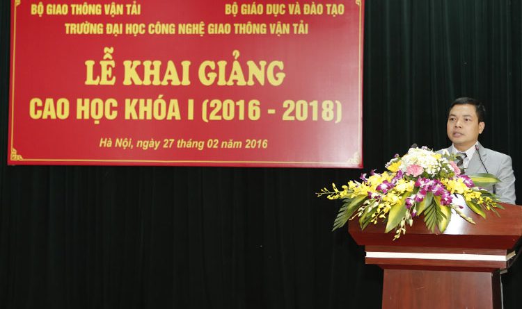 Học viên Nguyễn Xuân Phương đại diện Khóa học phát biểu tại lễ khai giảng